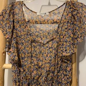 Forever 21 Women’s sz Lg Floral top. Like new!